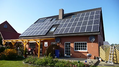 Che tipo di batteria viene utilizzata per lo stoccaggio di energia?